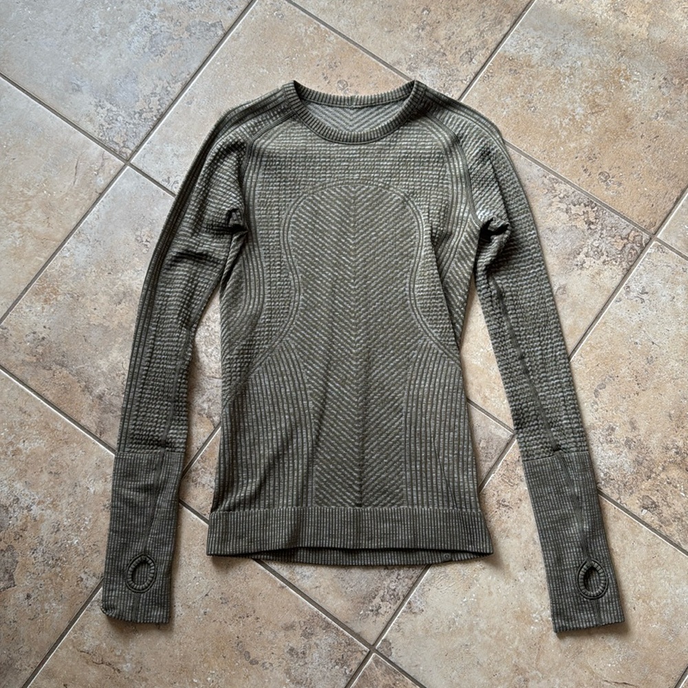 Lululemon long sleeve workout shirt